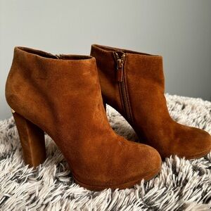 Micheal Kors Suede Ankle Booties EUC